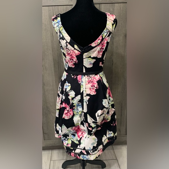 White House Black Market Spring Floral Princess Rockabilly Dress Women's Size 0 - Picture 2 of 14